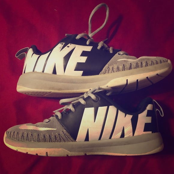 Nike Tennis Shoes - Picture 1 of 6